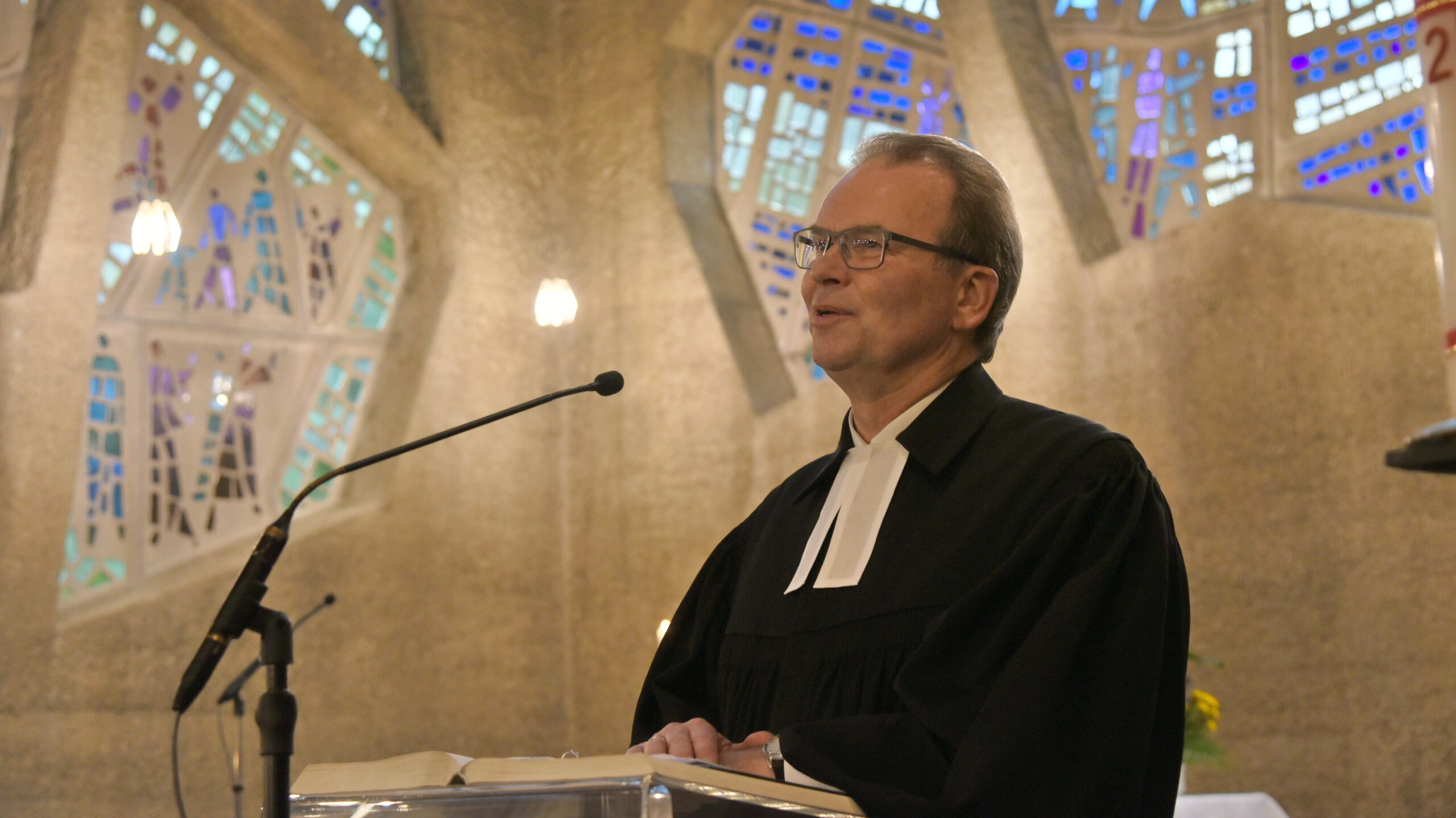 Mehr über den Artikel erfahren Frieden – Schalom – Wohnen: Weihnachtspredigt von Stadtsuperintendent Bernhard Seiger