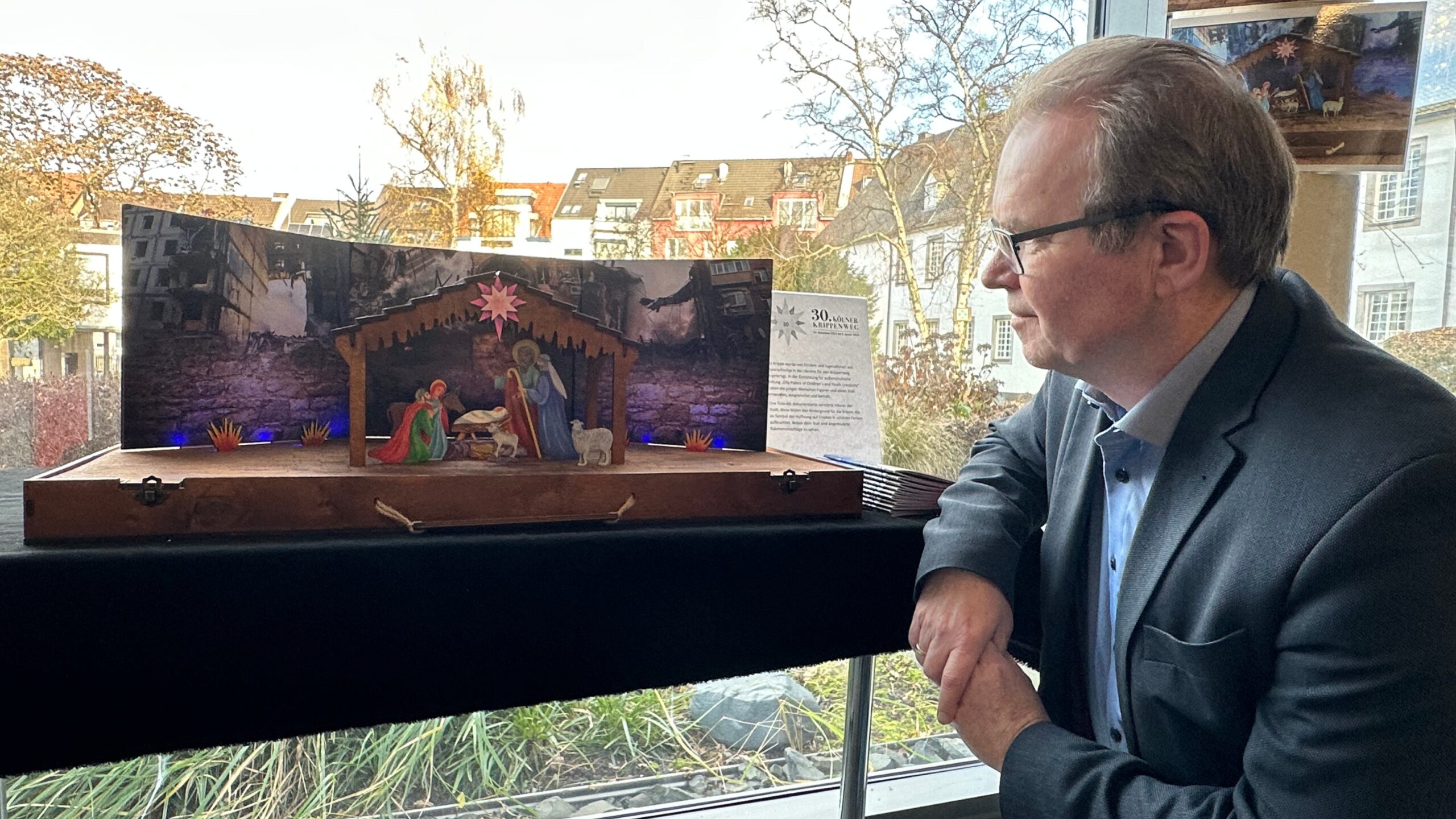 Mehr über den Artikel erfahren Kölner Krippenweg: Ukrainische Krippe im Haus der Evangelischen Kirche zeigt Weihnachten im Krieg