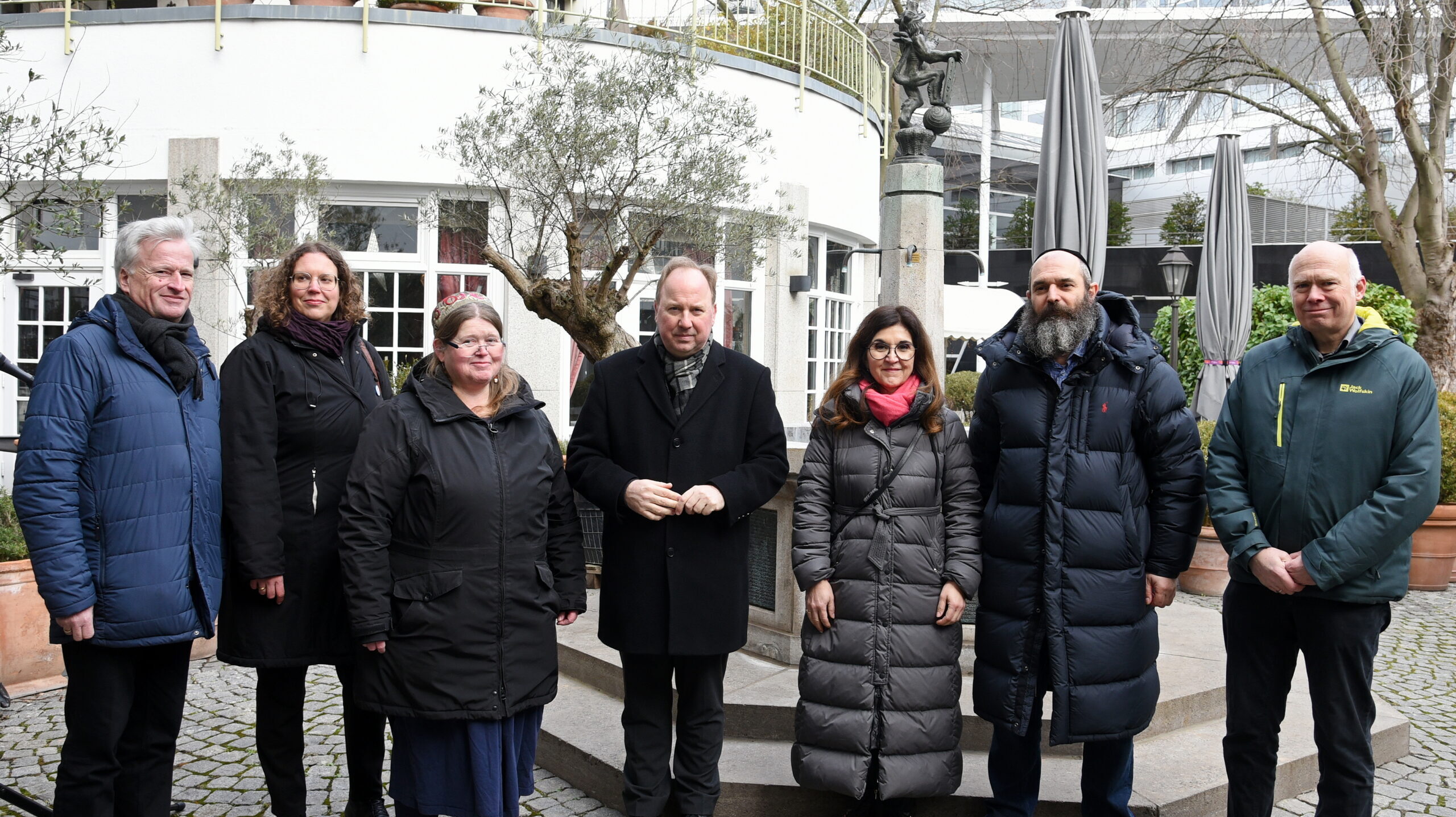 Mehr über den Artikel erfahren Internationaler Tag des Gedenkens an die Opfer des Holocaust: Gedenkstunde am Löwenbrunnen in Köln