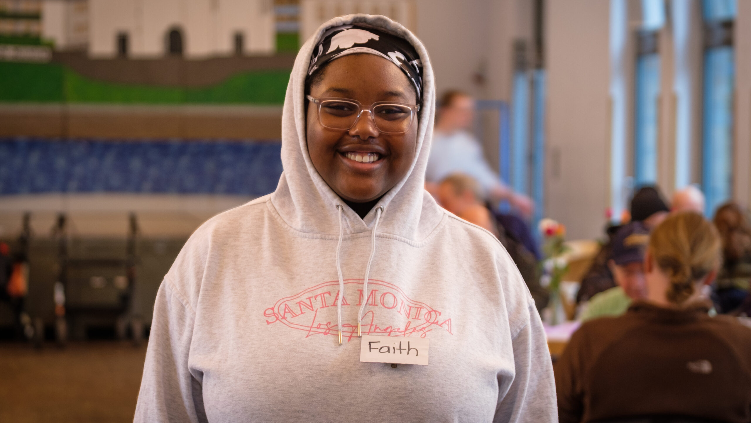 Mehr über den Artikel erfahren Diakoniespende 2025/2026 – Faith Gadzedzo (17) hilft ehrenamtlich beim Kölner Obdachlosenfrühstück