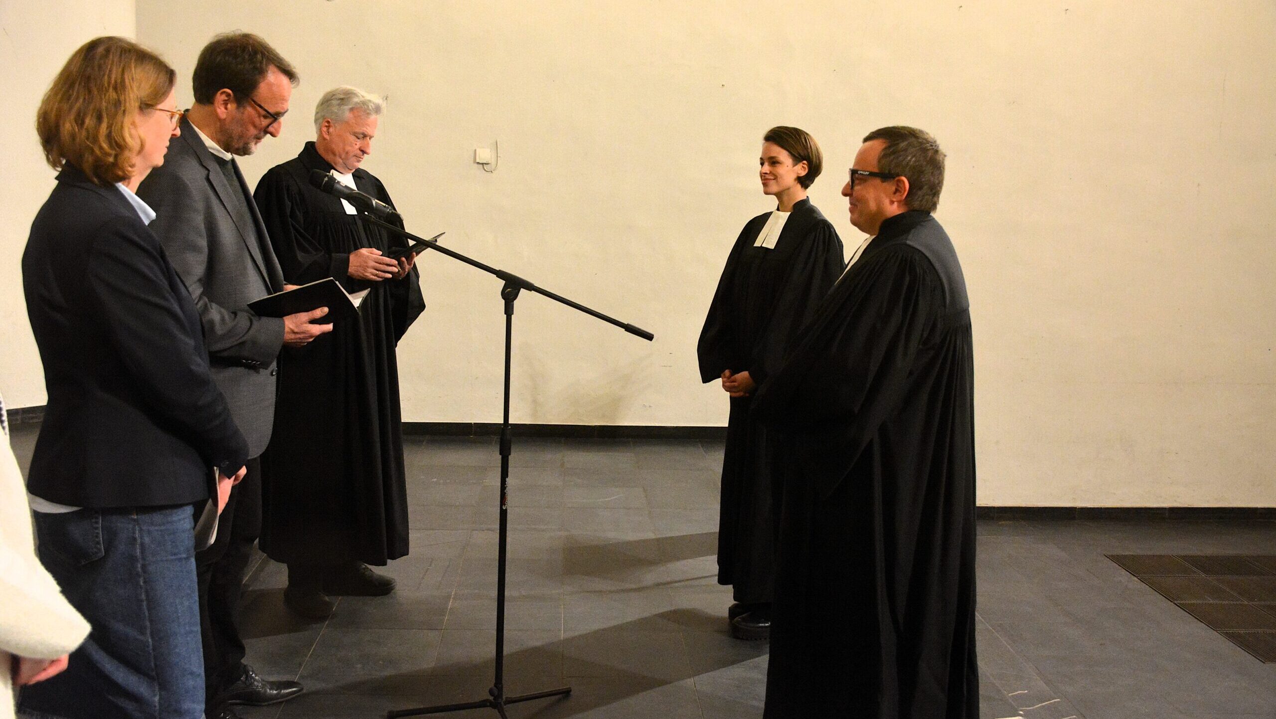 Du betrachtest gerade „Sie sind mitten im Getümmel“: Einführungsgottesdienst für die Berufskollegspfarrpersonen Nena Raab und Radomir Nosek