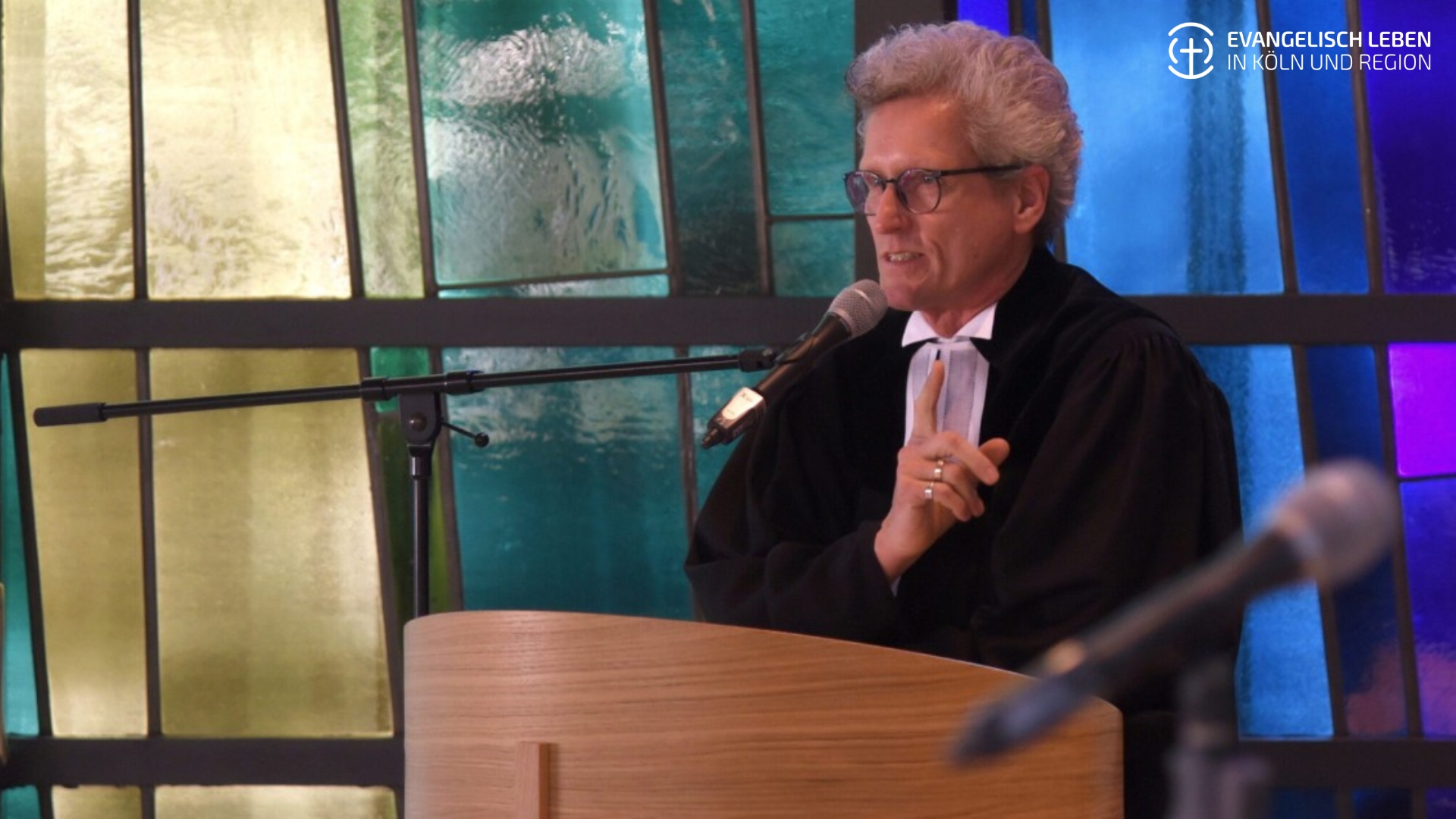 Mehr über den Artikel erfahren Abschied nach 23 Jahren: Pfarrer Uwe Rescheleit in der Stephanuskirche in Köln-Riehl entpflichtet