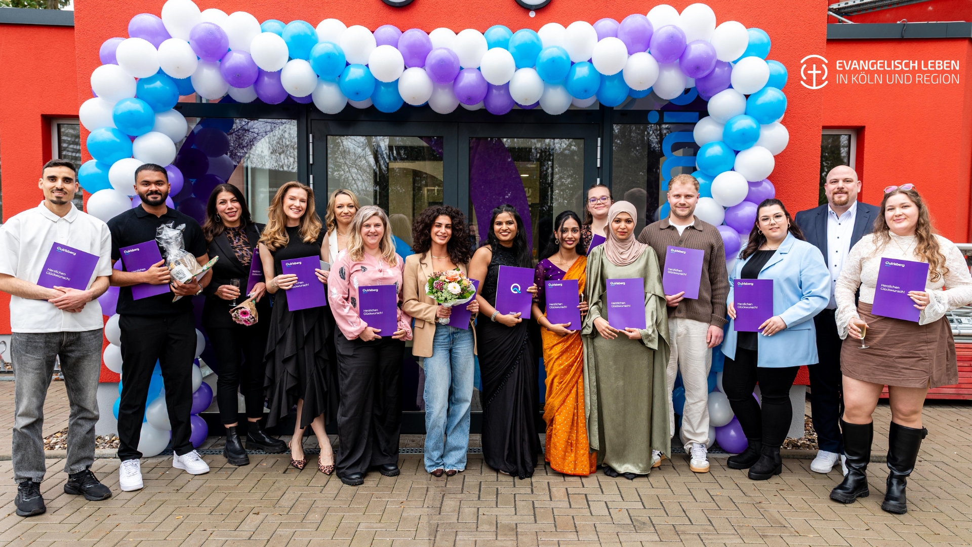 Mehr über den Artikel erfahren Starker Jahrgang – 14 internationale Pflegefachkräfte der Quirlsberg Akademie bestehen Examen