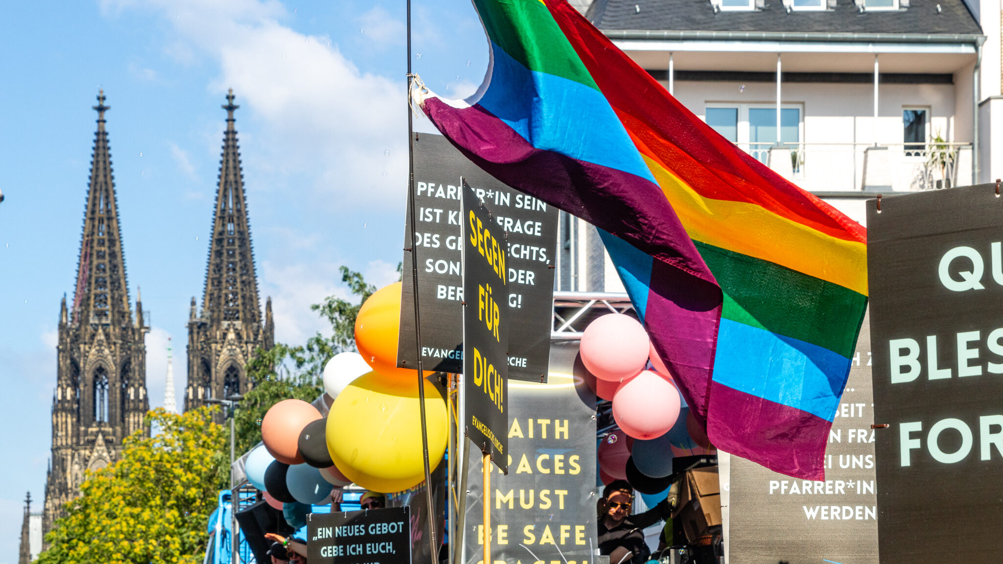 Du betrachtest gerade Komm mit! Kirche und Diakonie beim CSD Köln